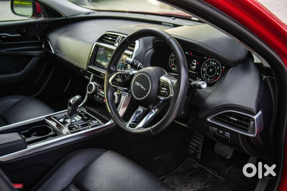 Jaguar Xe Pure, 2020, Petrol