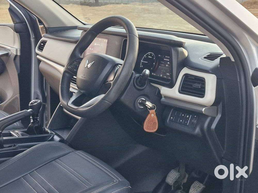 Mahindra Xuv700 2.2 Mx Diesel Mt 5 Str, 2022, Diesel