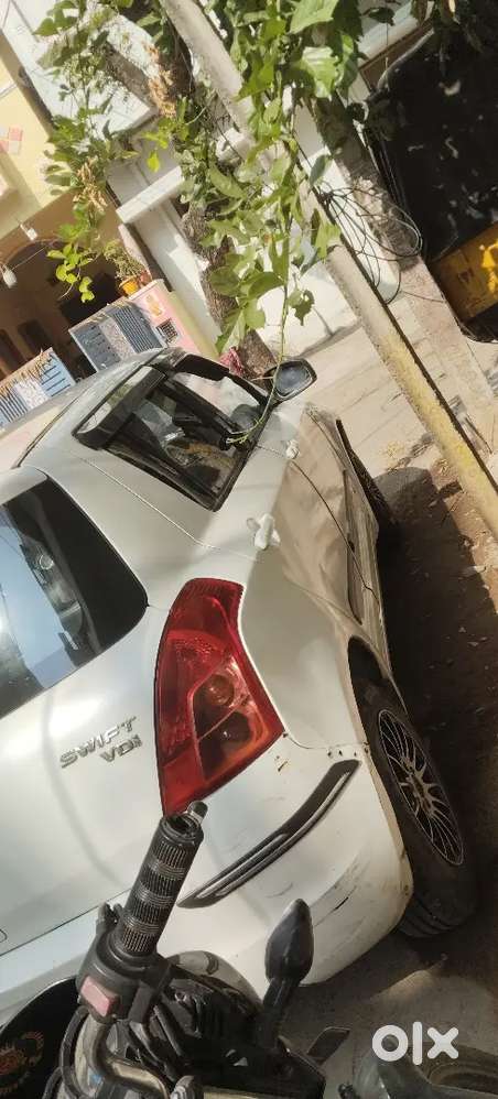 Maruti Suzuki Swift Dzire 2011
