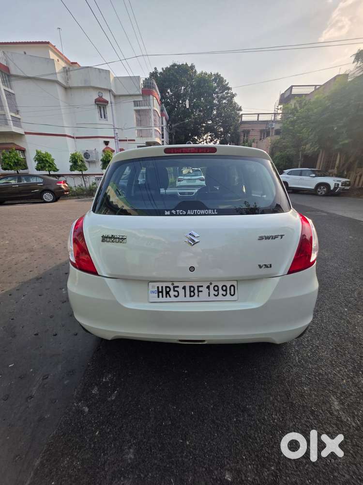Maruti Suzuki Swift Vxi + Manual, 2015, Petrol