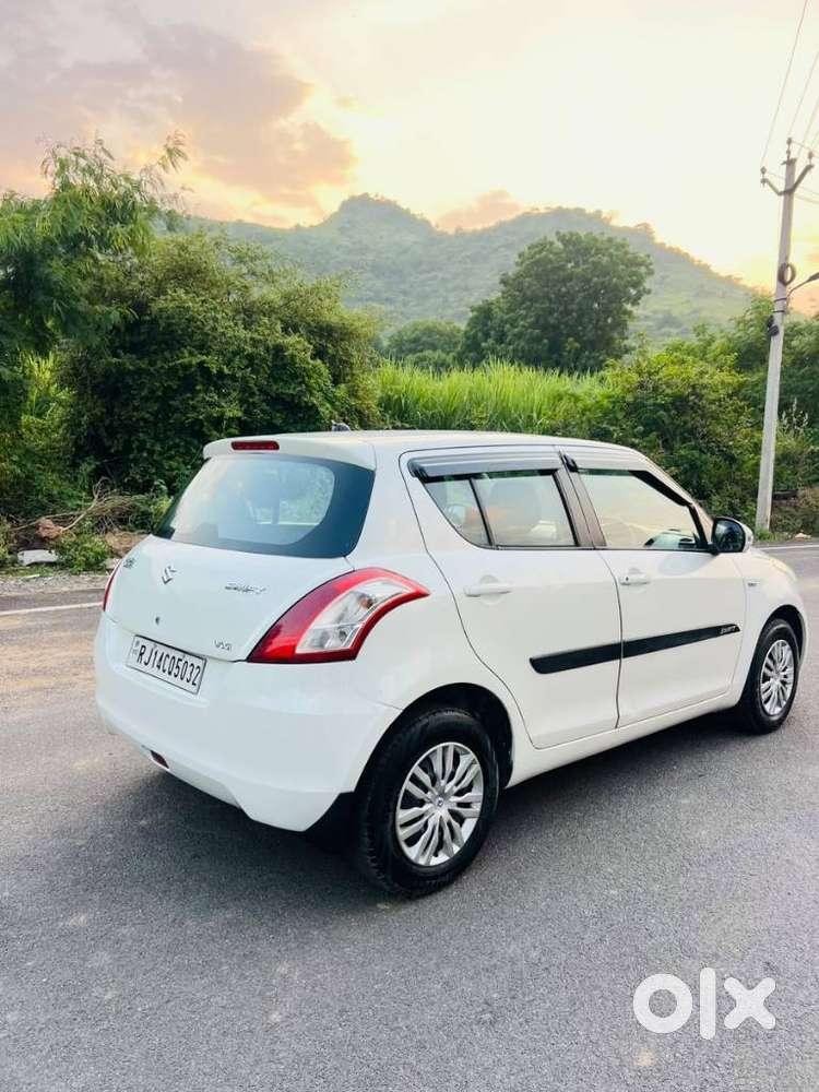 Maruti Suzuki Swift Vxi + Manual, 2012, Petrol