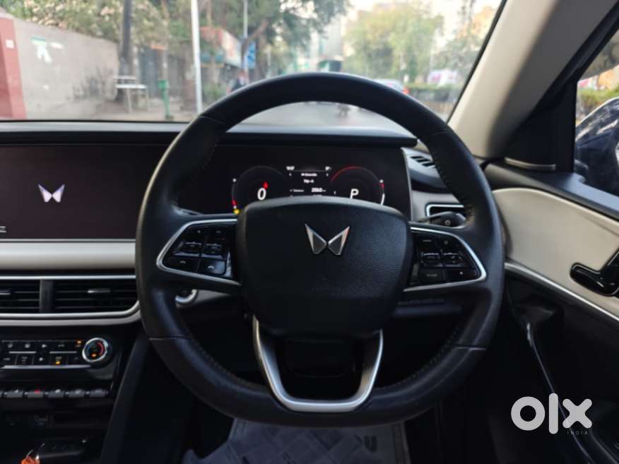 Mahindra Xuv700 2.2 Ax 7 Diesel At Luxury Pack Str, 2022, Diesel