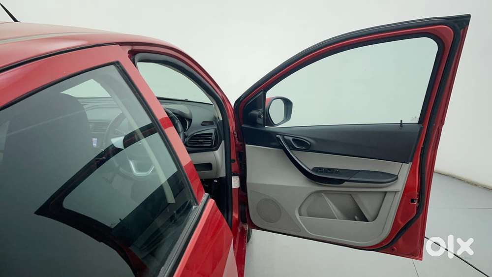 Tata Tiago 1.2 Revotron Xta, 2017, Petrol