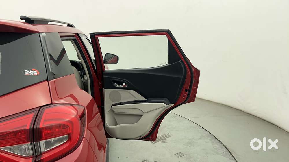 Mahindra Xuv300 1.2 W8 (o) Amt Petrol, 2022, Petrol