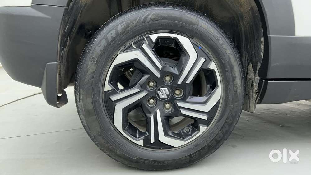 Maruti Suzuki Brezza 1.5 Zxi At Smart Hybrid Dual Tone, 2023, Petrol