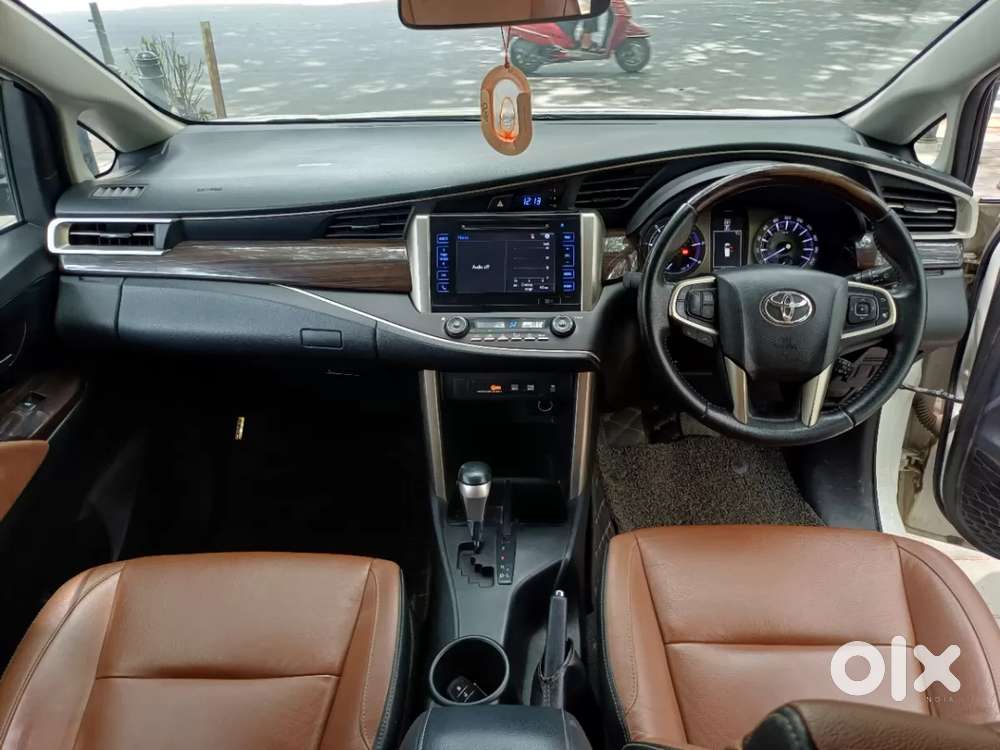 Toyota Innova Crysta 2.8 Zx At 7 Seater, 2017, Diesel