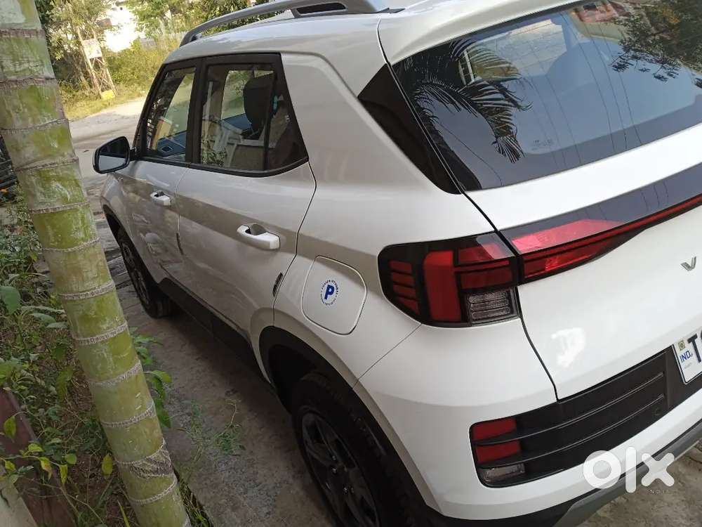 Hyundai Venue 2025 Model Petrol 2000 Km Driven