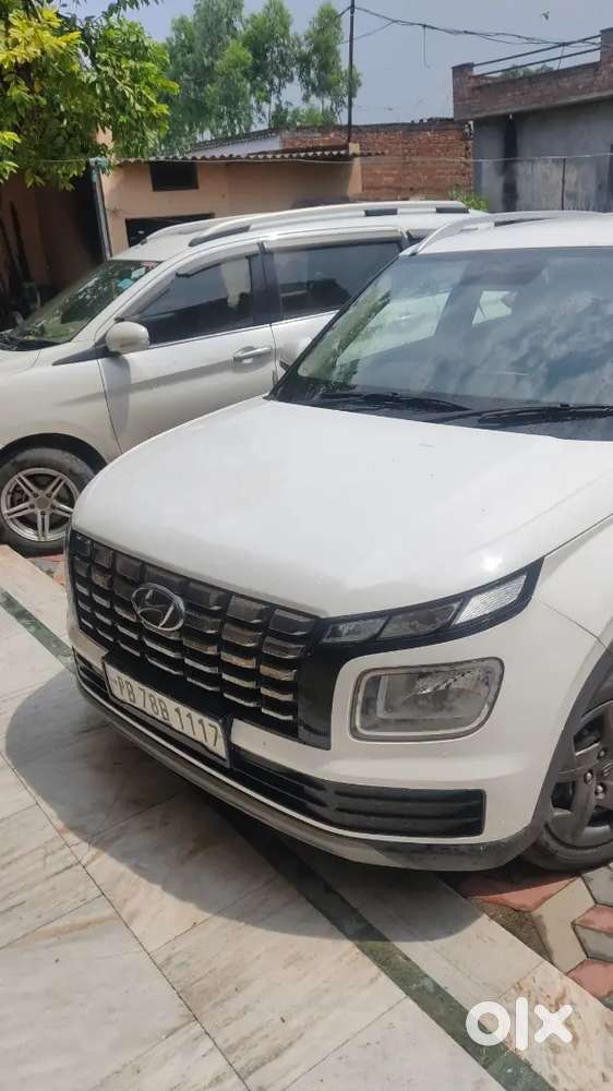 Hyundai Venue Petrol 2024