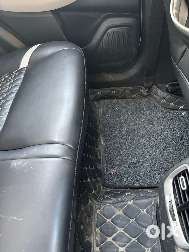 Hyundai Venue 2023 Petrol 19000 Km Driven