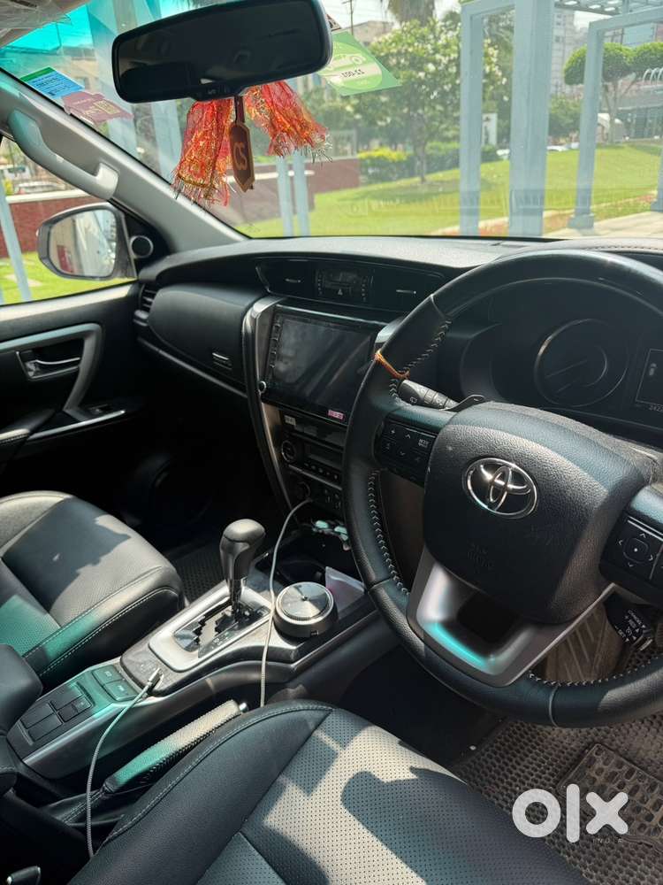Toyota Fortuner Petrol 2025 Suv