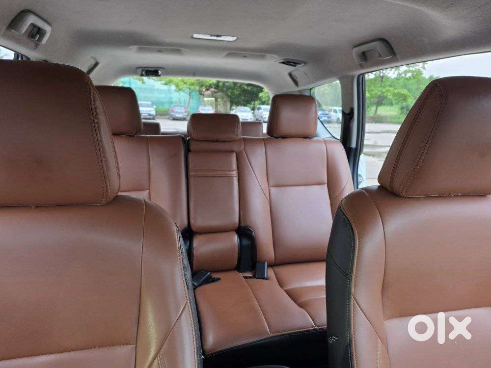 Toyota Innova Crysta 2.4 G Mt 8s, 2023, Diesel