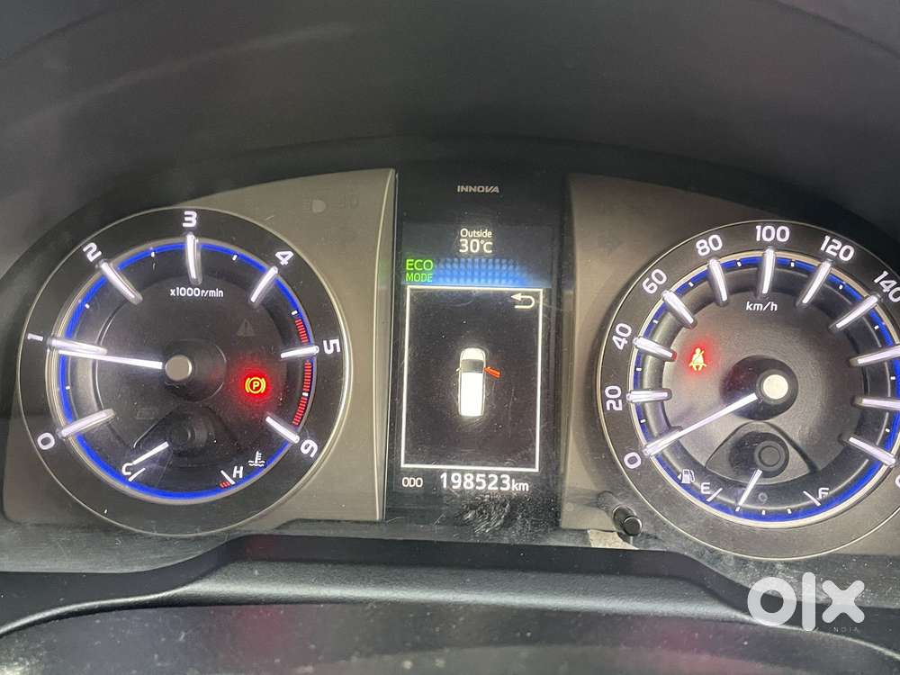 Toyota Innova Crysta 2.4 V 8 Str, 2016, Diesel