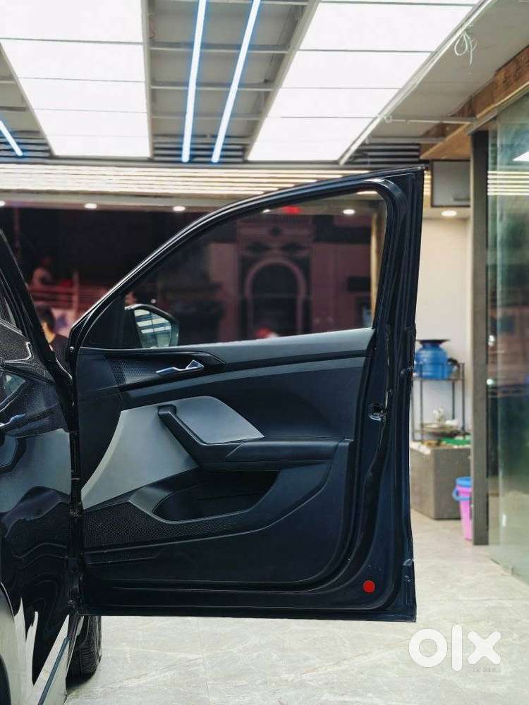 Skoda Kushaq 1.0 Tsi Style At (6 Airbags), 2021, Petrol