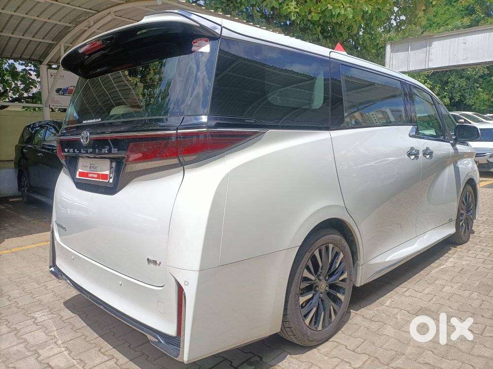 Toyota Vellfire Vip – Executive Lounge, 2024
