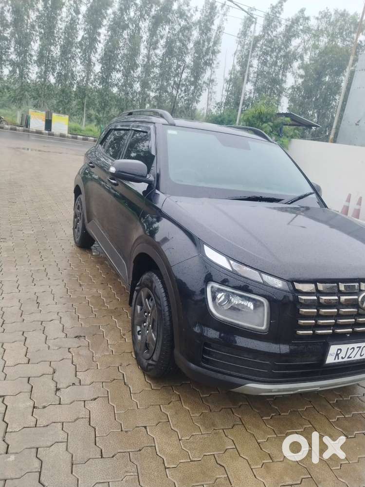 Hyundai Venue Sx 2023 Petrol.   22/12/2023 Model