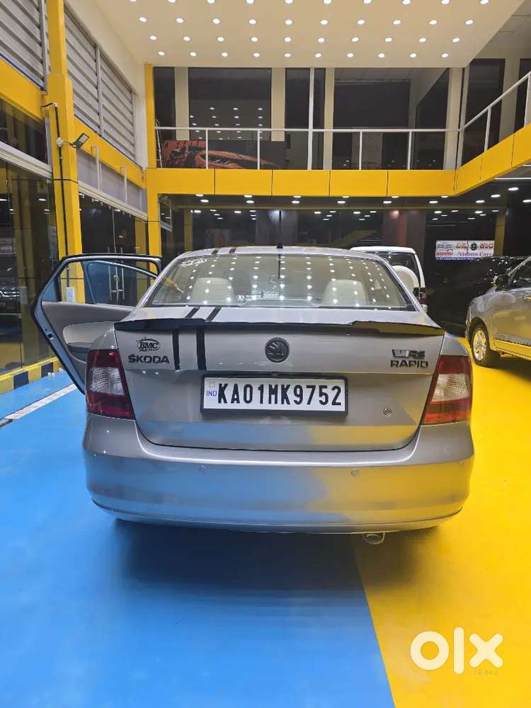 Skoda Rapid 1.6 Petrol Manua Ultima| 2nd Owner | 79k | ₹4.35l