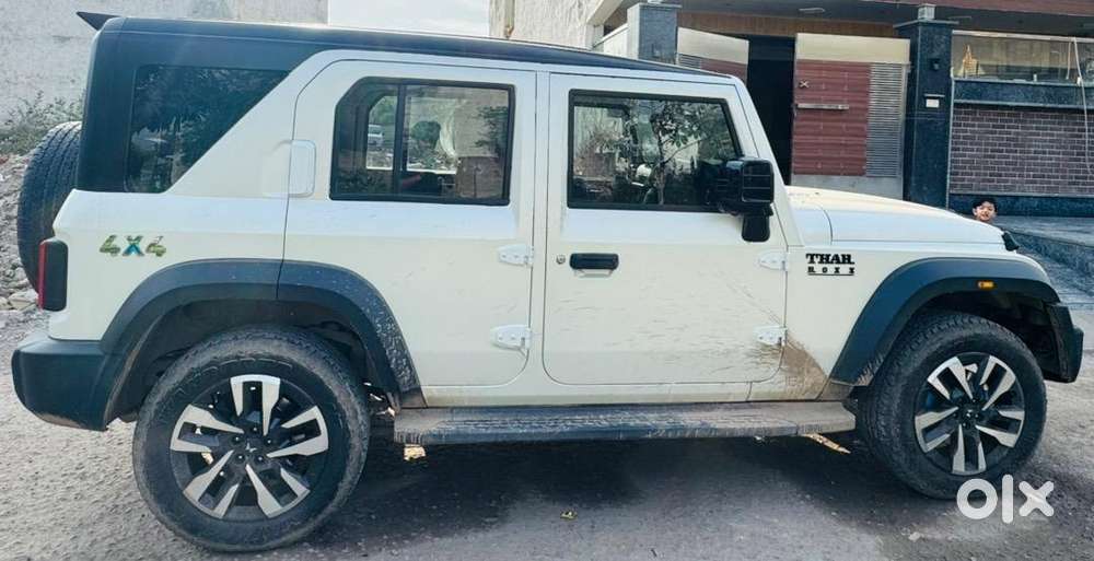 Thar Roxx Top Model Ax7l At 4x4 Diesal