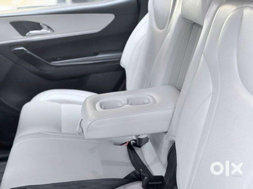 Mahindra Xuv700 2.0 Ax 7 Petrol At Luxury Pack Str, 2023, Petrol