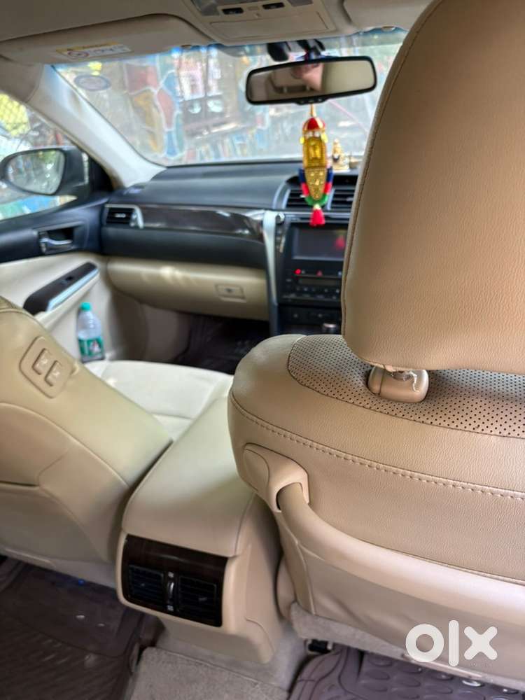 Toyota Camry Hybrid 2016 Km Driven