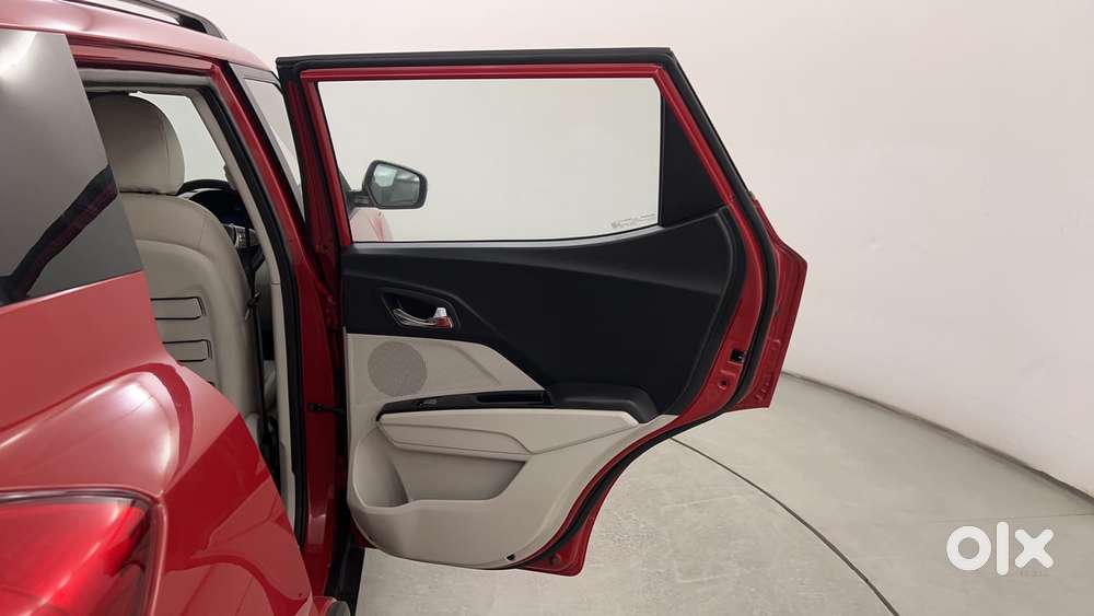 Mahindra Xuv300 1.2 W8 (o) Amt Petrol, 2022, Petrol