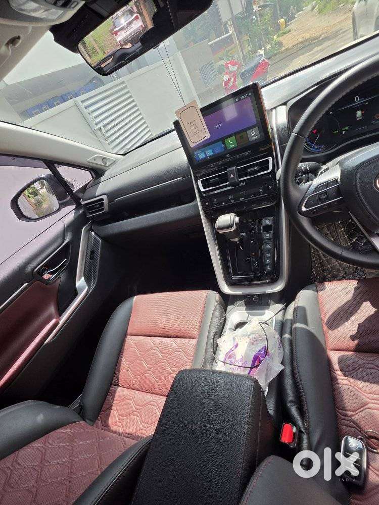 Toyota Innova Hycross, 2025, Cng & Hybrids