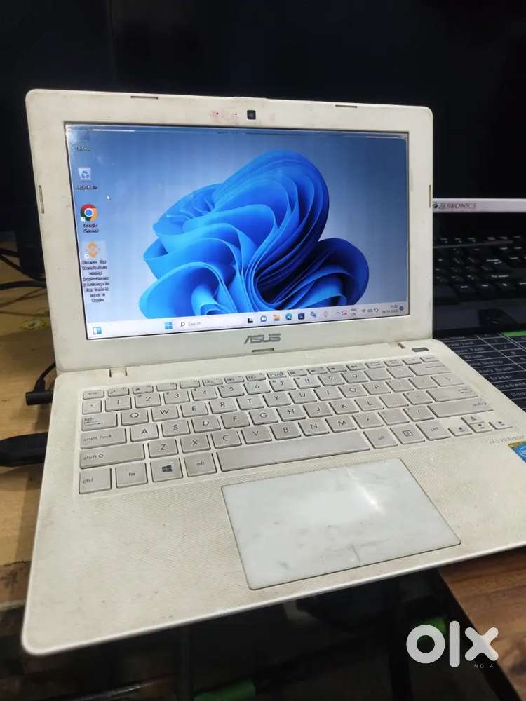 Good condition asus ka mini laptop hai