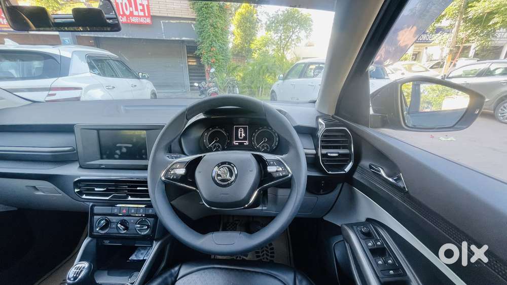 Skoda Kylaq Signature, 2025, Petrol