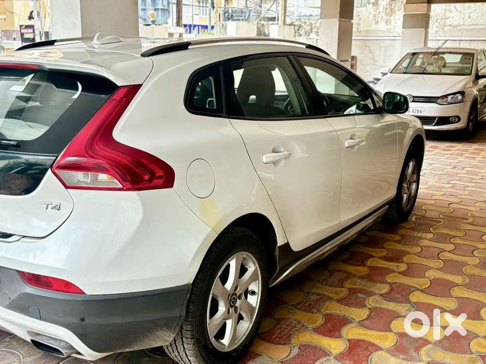 2016 Volvo V40 Country Petrol