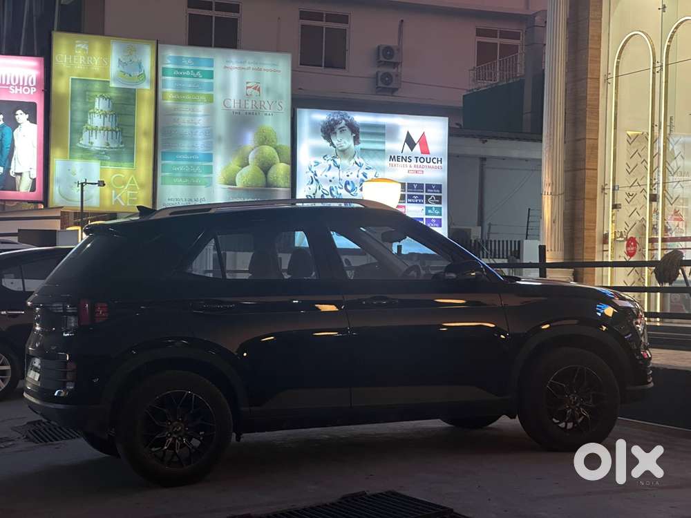 Hyundai Venue Petrol 2024