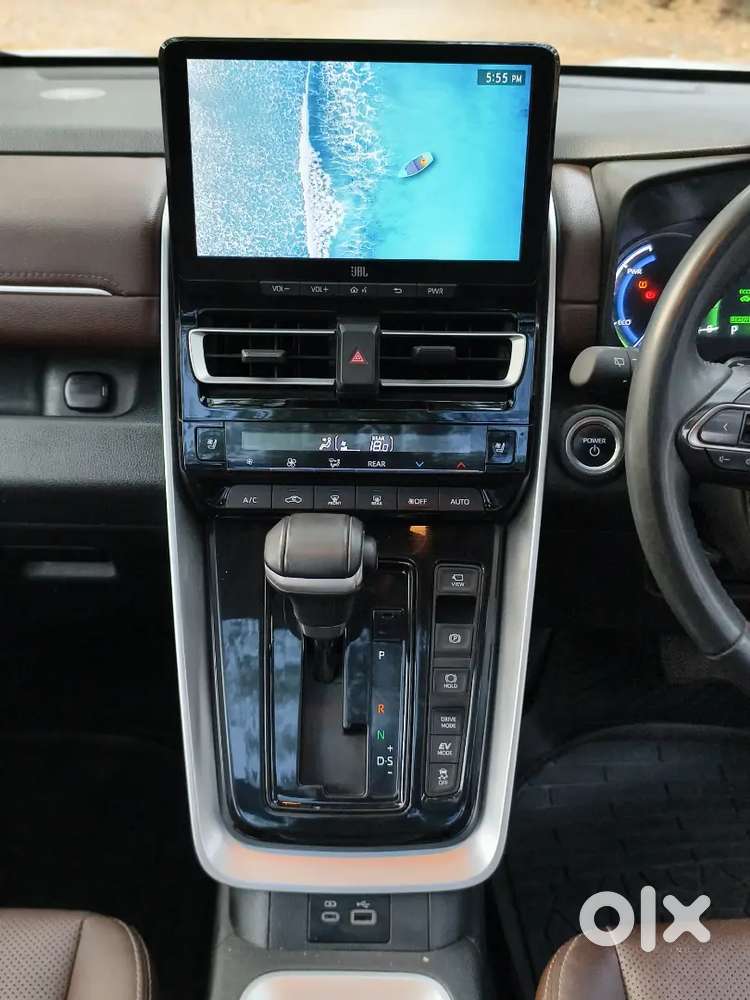 Toyota Innova Hycross Zx Hybrid Just 26000km