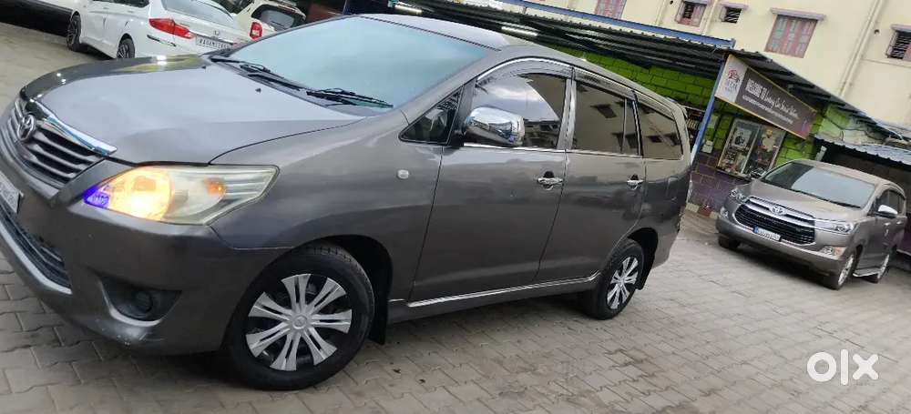 Toyota Innova Diesel 2013 Variant
