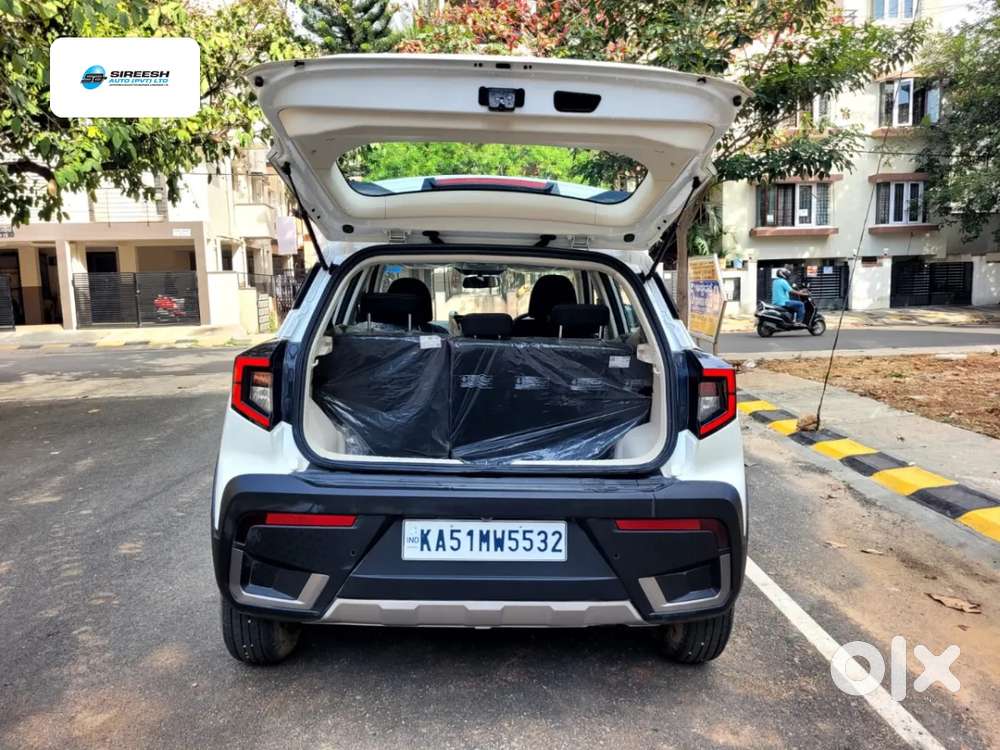 Mahindra Xuv 3xo Ax5 Pm Mt, 2024, Petrol