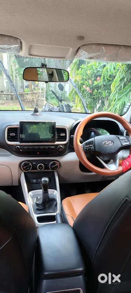 Hyundai Venue 2023 Petrol 14500 Km Driven