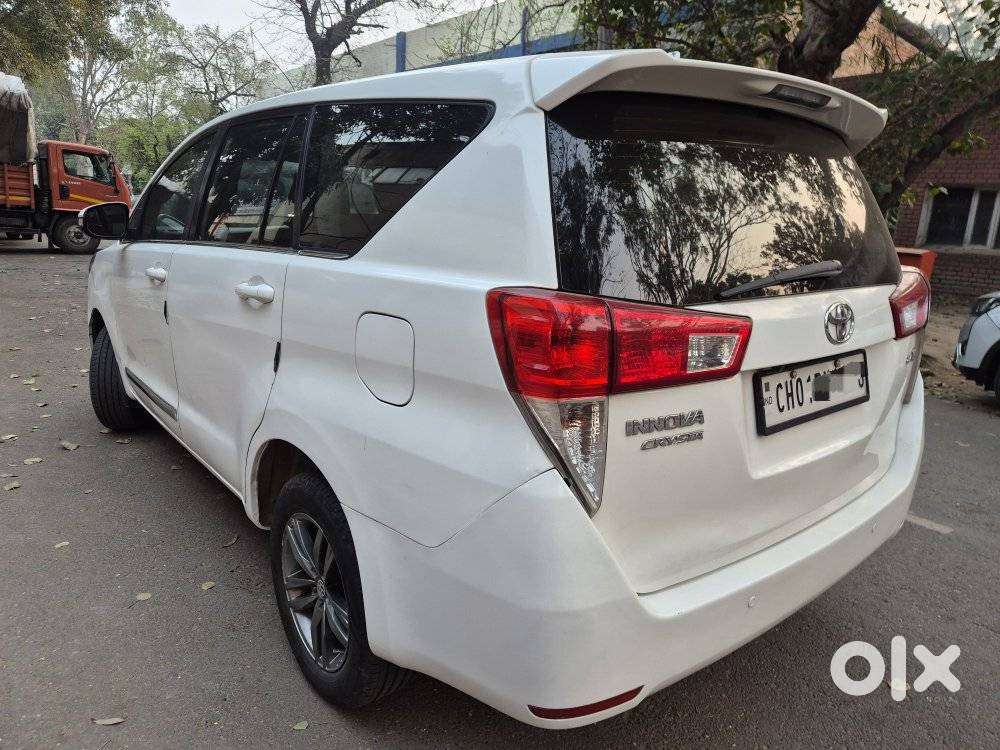 Toyota Innova Crysta 2.4 Gx Mt, 2017