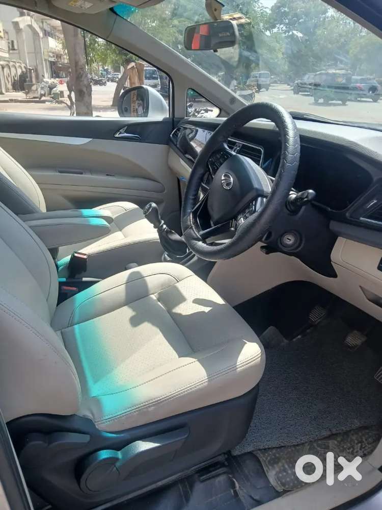 Mahindra Marazzo M8 2018