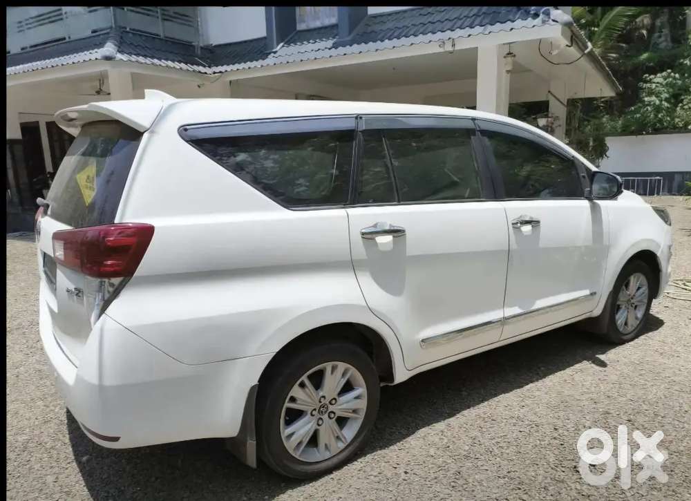 Toyota Innova Crysta 2017 Diesel Well Maintained