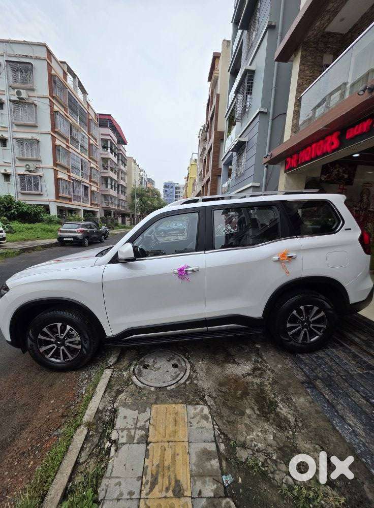 Mahindra Scorpio-n 2.0 Z8 Petrol At 7 Str, 2026, Petrol