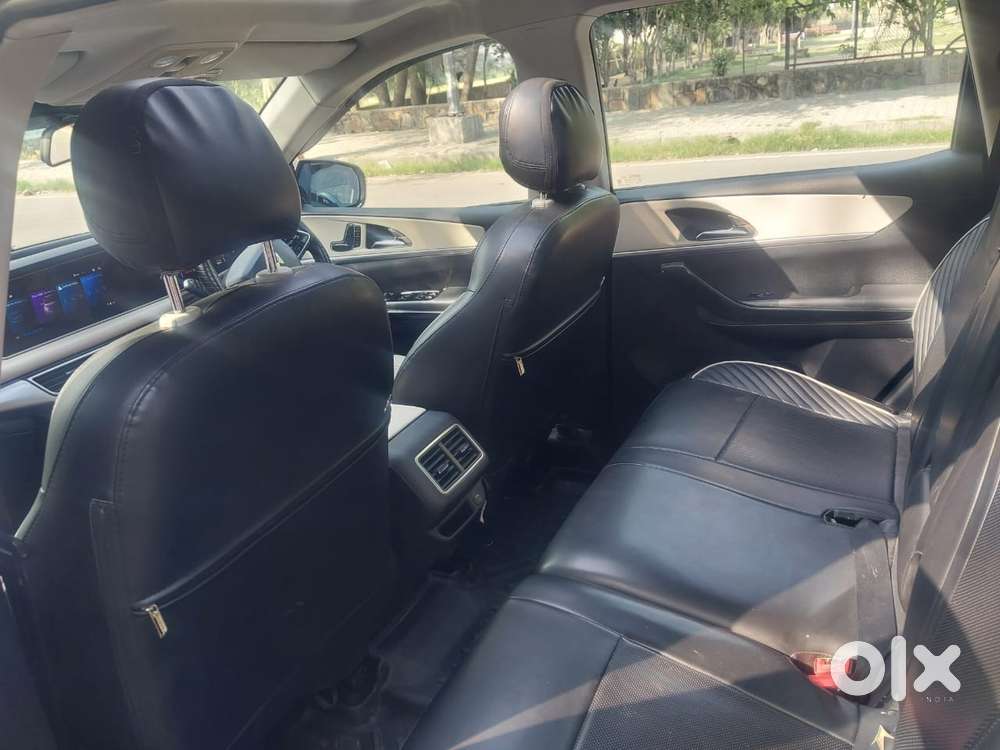 Mahindra Xuv700 2.2 Ax 7 Diesel Mt Luxury Pack Str, 2022, Diesel
