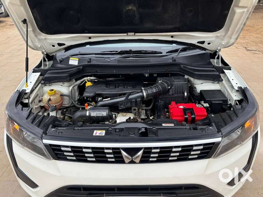 Mahindra Xuv300 1.2 W6 Amt Petrol, 2023, Petrol