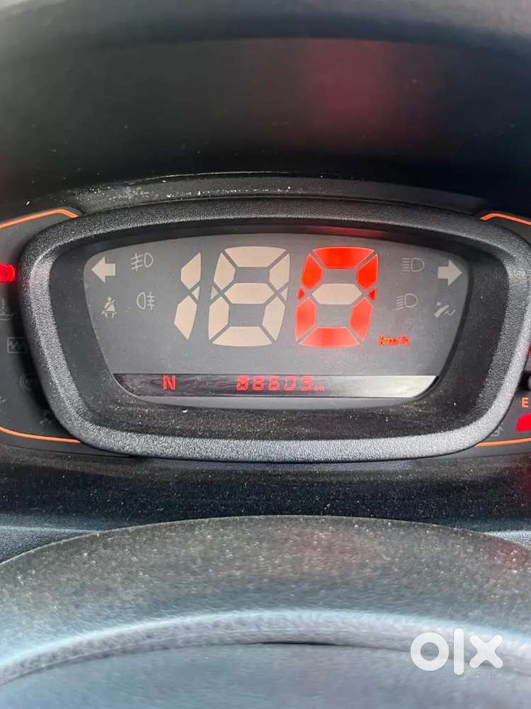 Renault Kwid Showroom Track 2 Keys