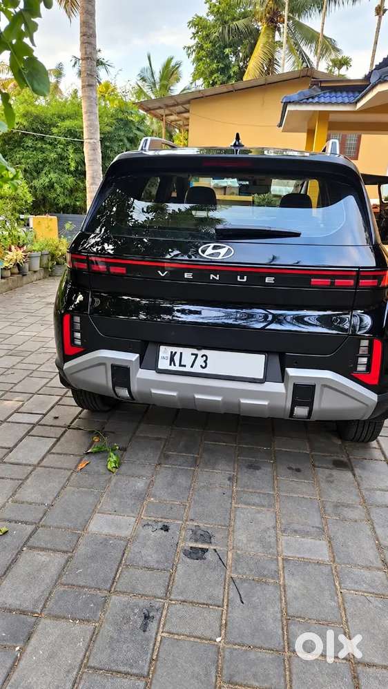 2026 Hyundai Venue Hx5+ | 5,000 Km | Single Owner | Black
