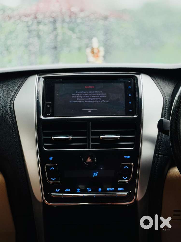Toyota Yaris V Cvt, 2019, Petrol