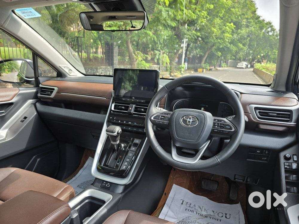 Toyota Innova Hycross 2.0 Zx (o) Hybrid 7 Str, 2025, Petrol