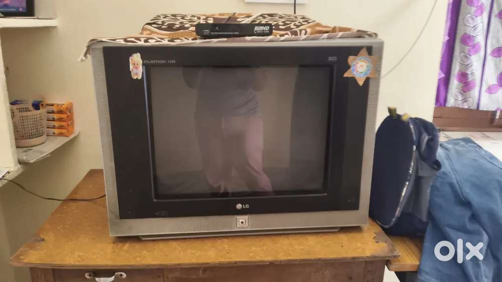 LG Flatron 1200 CRT TV + Remote + Woofer