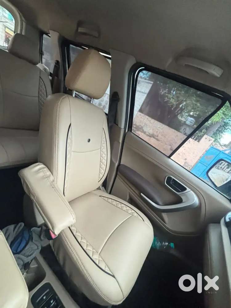Mahindra Tuv 300 T8 2017