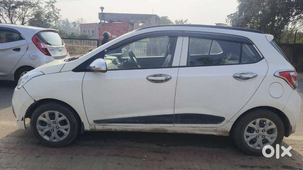 Hyundai Grand I10 1.2 Crdi Sportz Option, 2016, Petrol