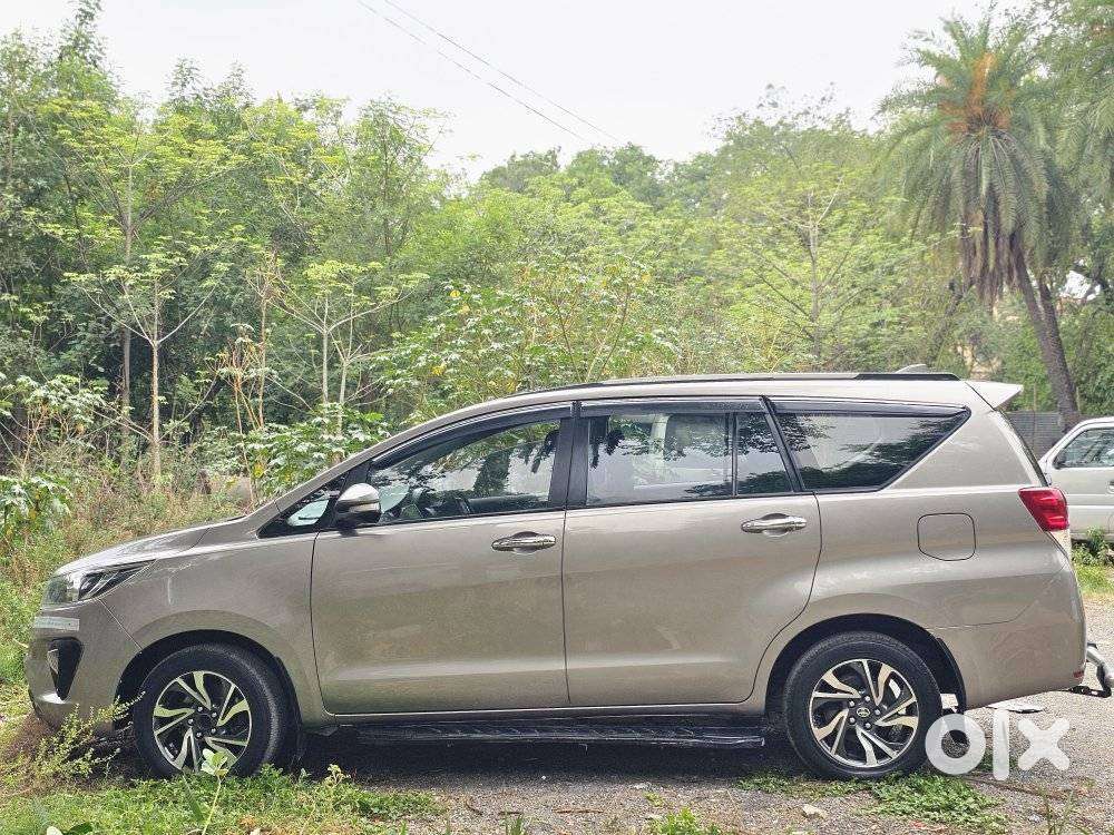 Toyota Innova Crysta 2.4 G Mt 8s, 2022, Diesel