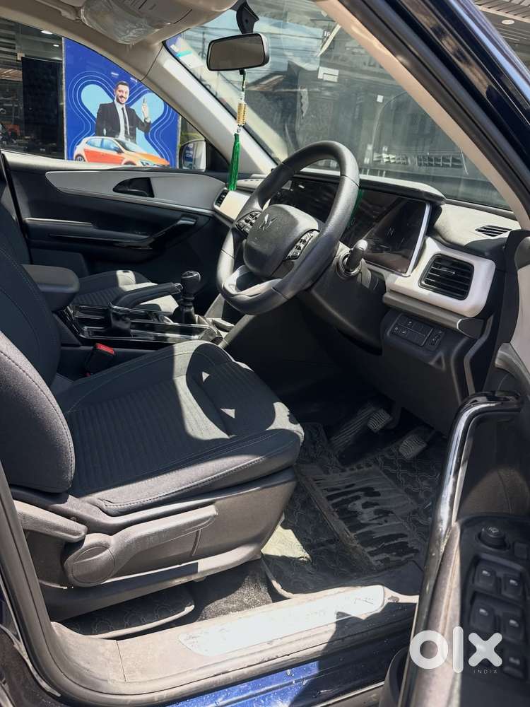 Mahindra Xuv700 2.2 Ax 5 Diesel At 7 Str, 2024, Diesel