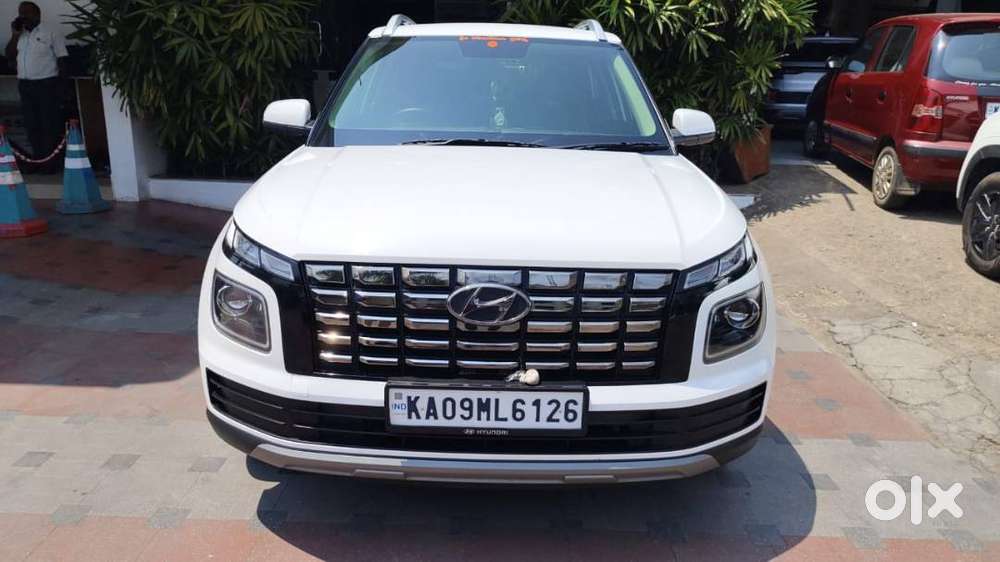 Hyundai Venue 2011 Petrol 10200 Km Driven