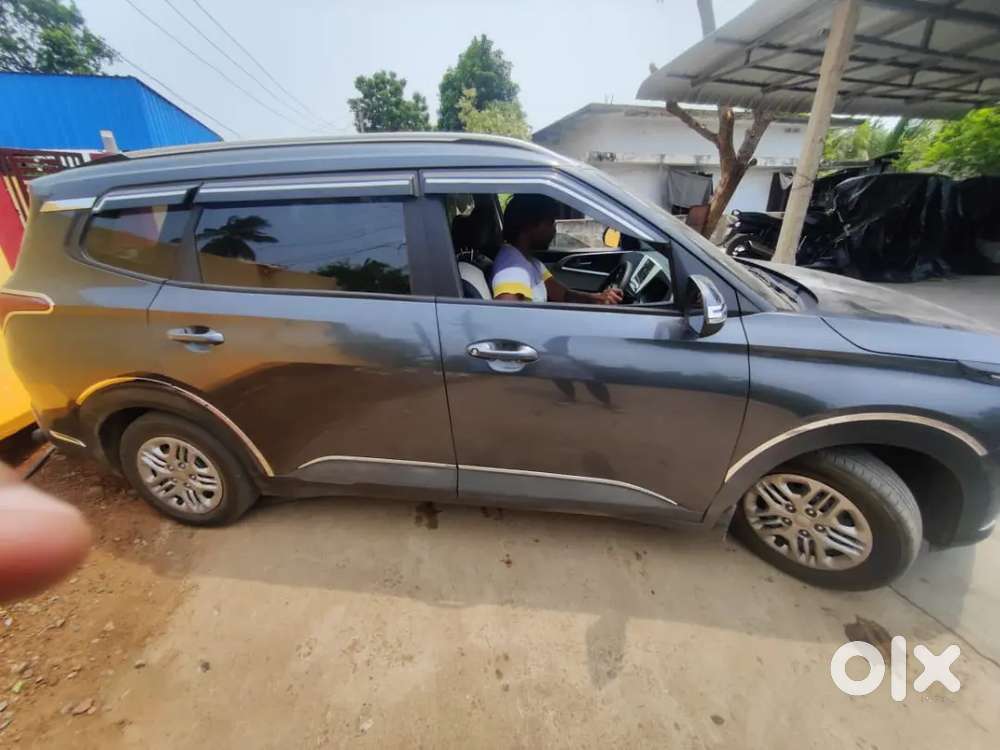 Kia Carens 2024 Petrol Well Maintained